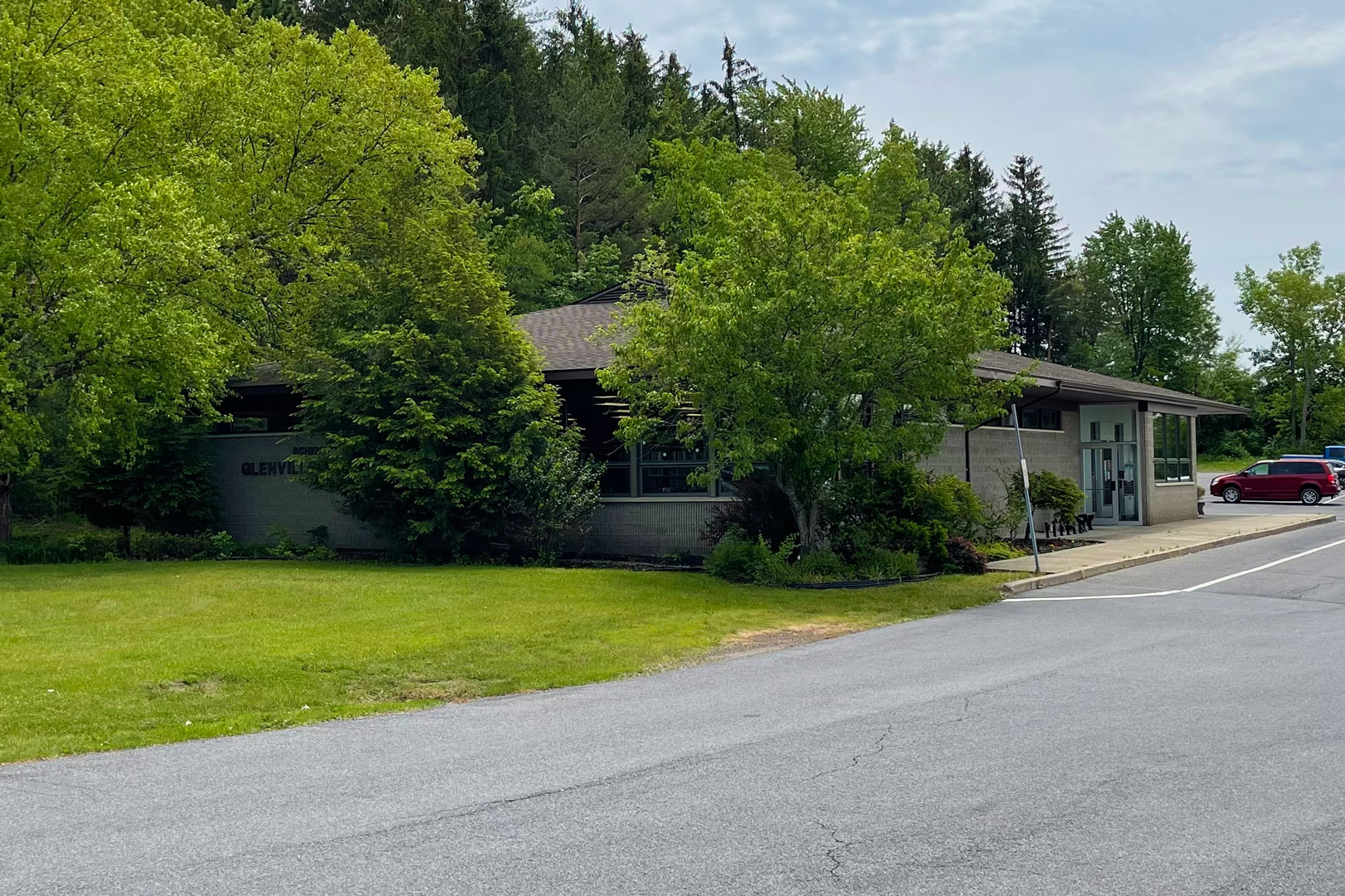 Outside shot of Glenville Branch.